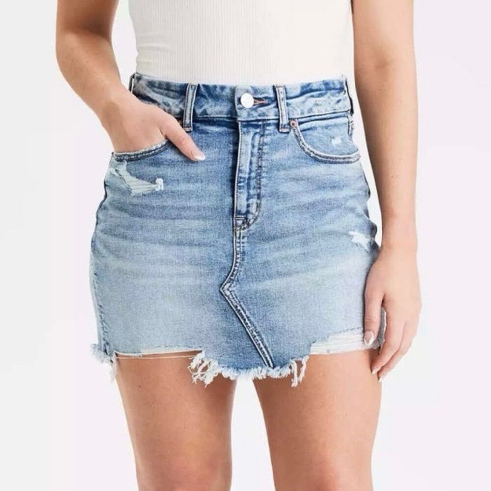 American Eagle Women's Curvy High‎ Rise Super Stretch Distressed Jean Skirt - 4
